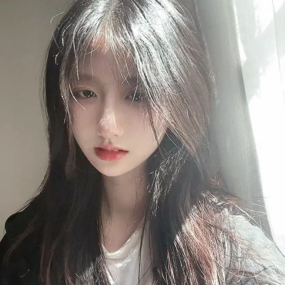 那女孩是谁